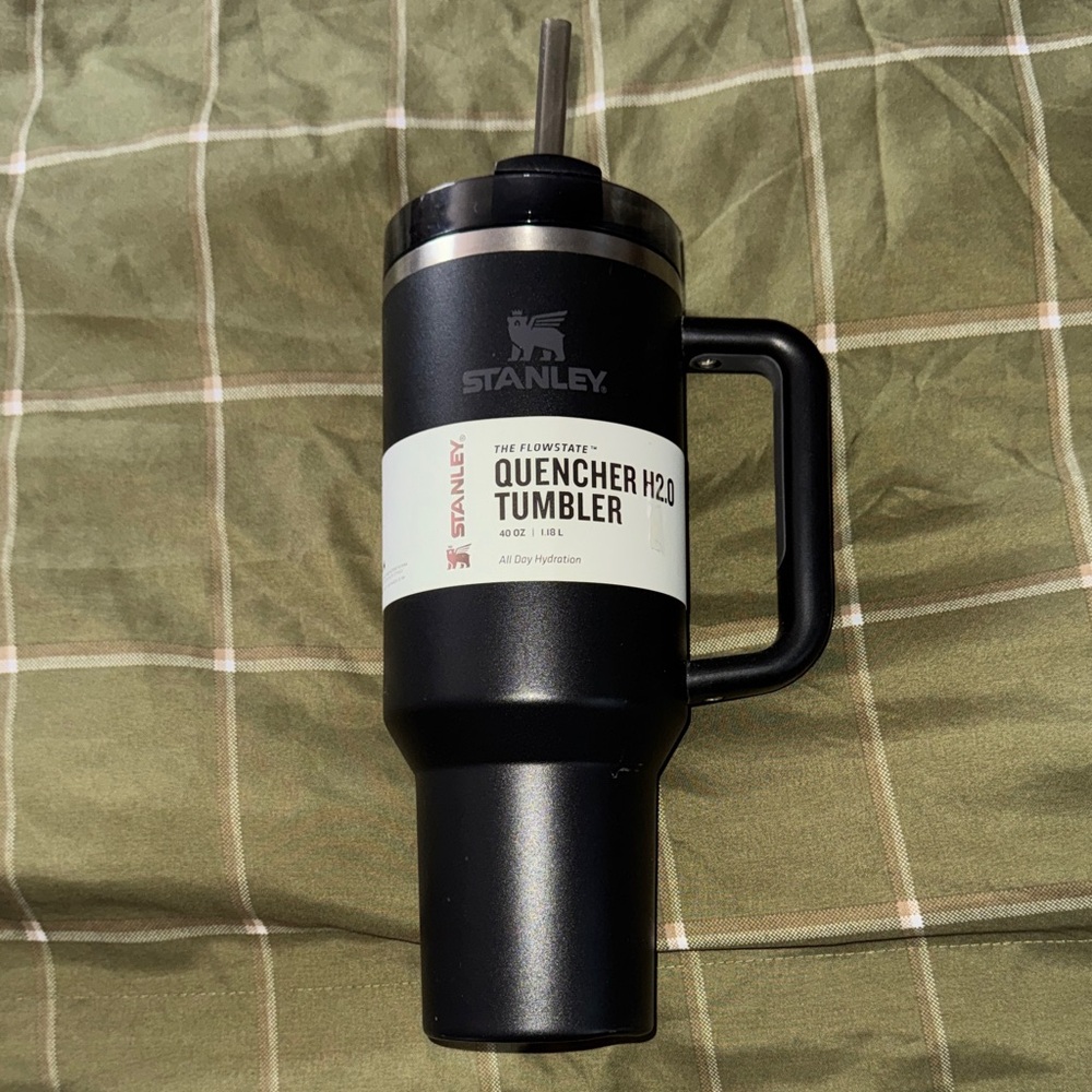 Stanley Black Quencher H2.0 Tumbler with Handle